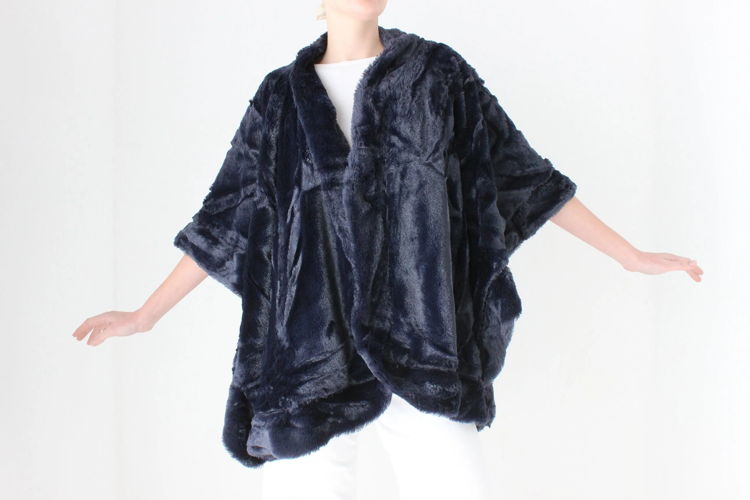 2000s Deadstock Plush Free Size Shawl Poncho