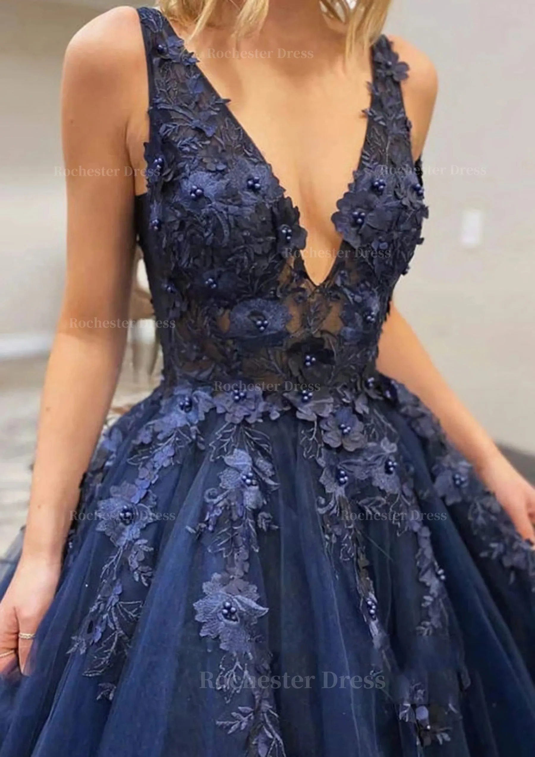 A-line V Neck Long/Floor-Length Lace Tulle Prom Dress With Appliqued