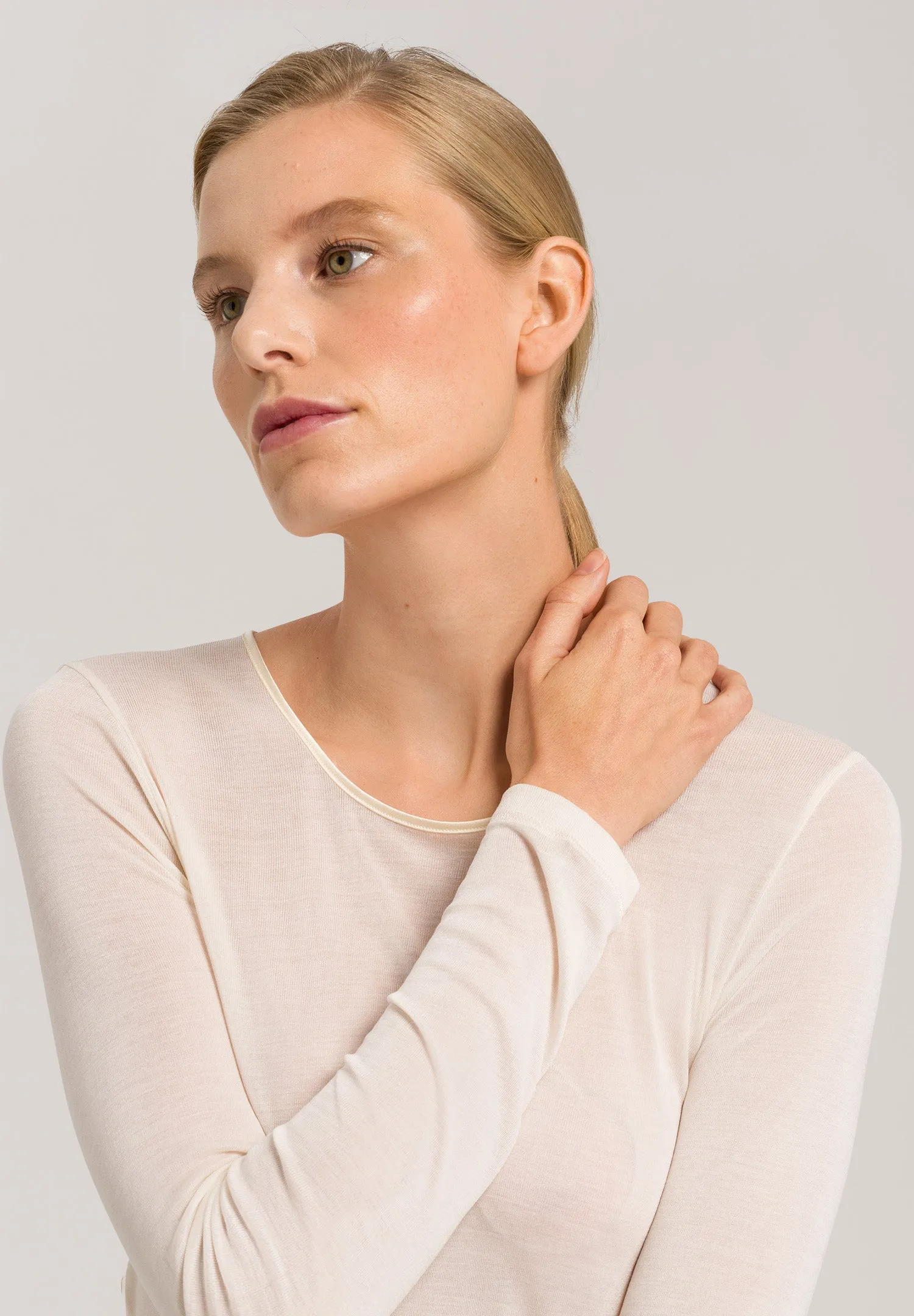 Pure Silk Fitted Silk Crew Neck Top | Pale Cream 71719-116