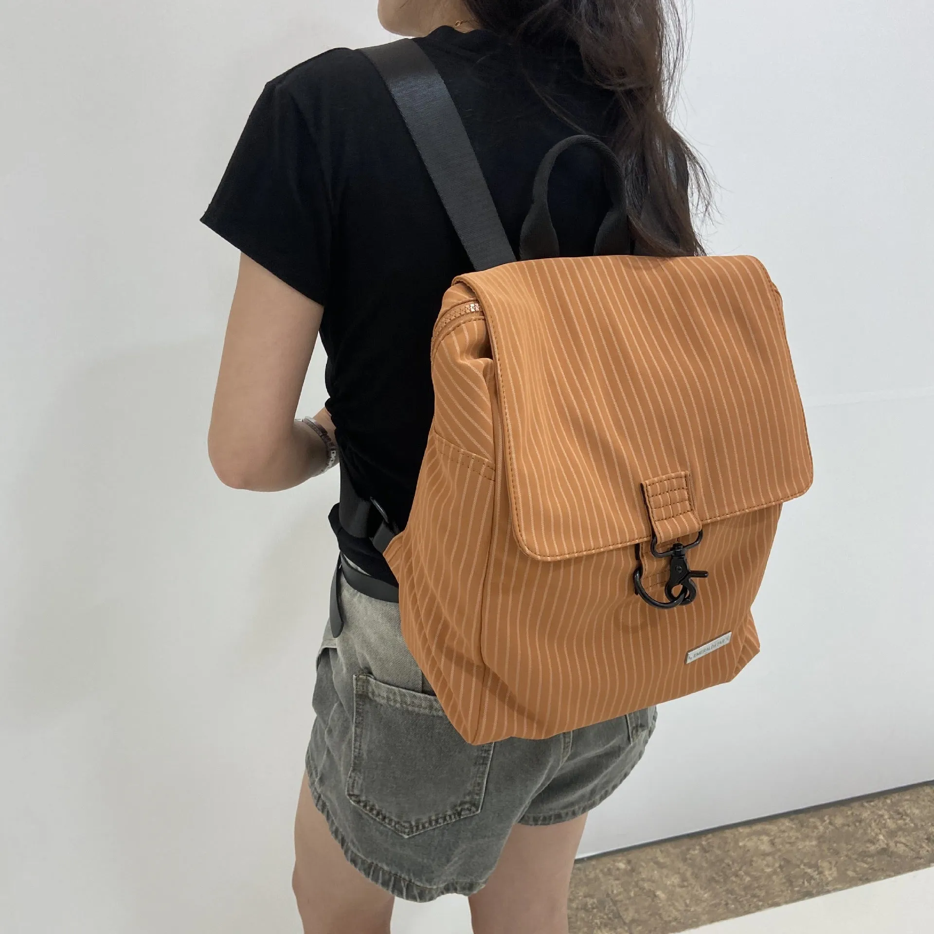 Xianyang New British Style Western Style Backpack Commuter Travel All-Matching Lightweight Waterproof Backpack Niche High-Grade Fashion